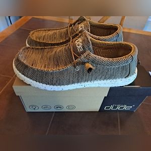 Hey Dude Mens Wally Sox Brown White Slip On Casual Shoes Loafers Size 10 W box.